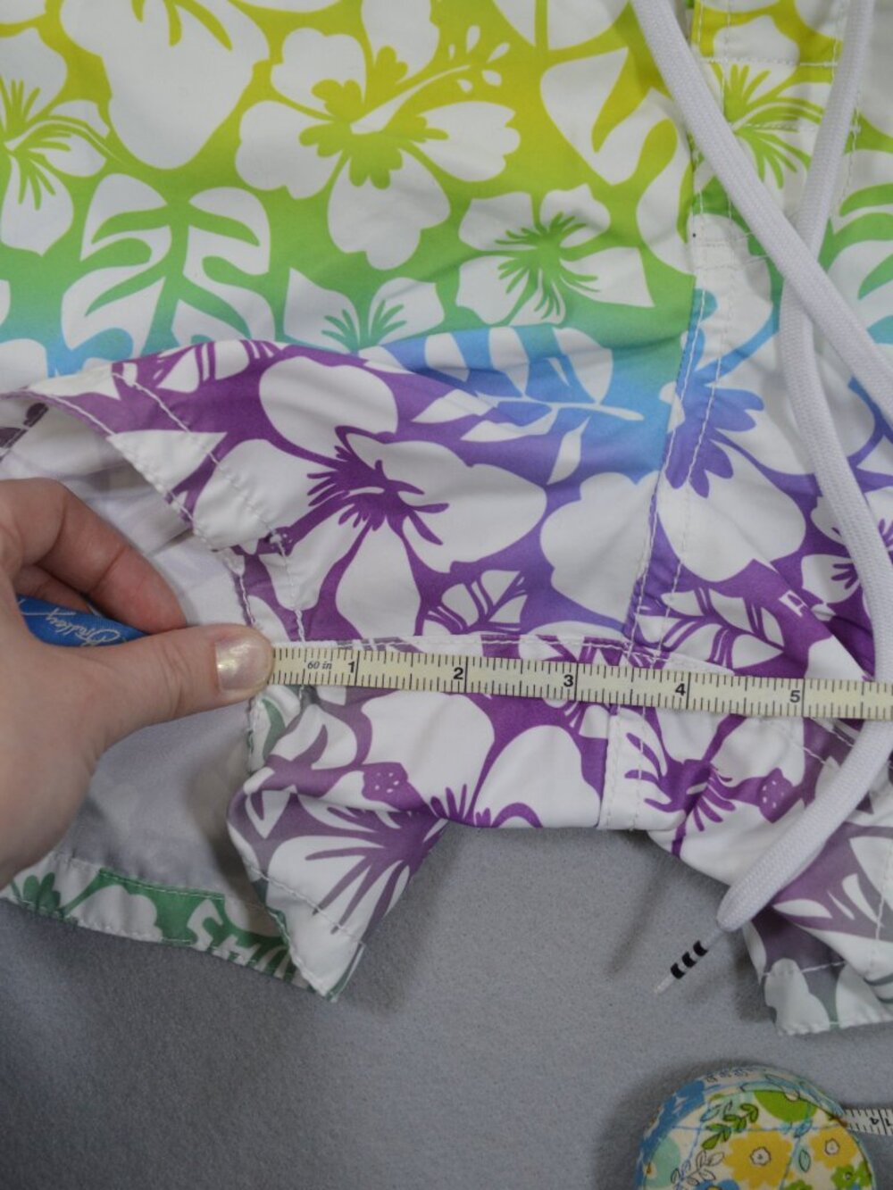 ๐ Adidas Rainbow Floral Board Shorts Swim Trunks Beach Pool S 8/9 - Picture 13 of 14